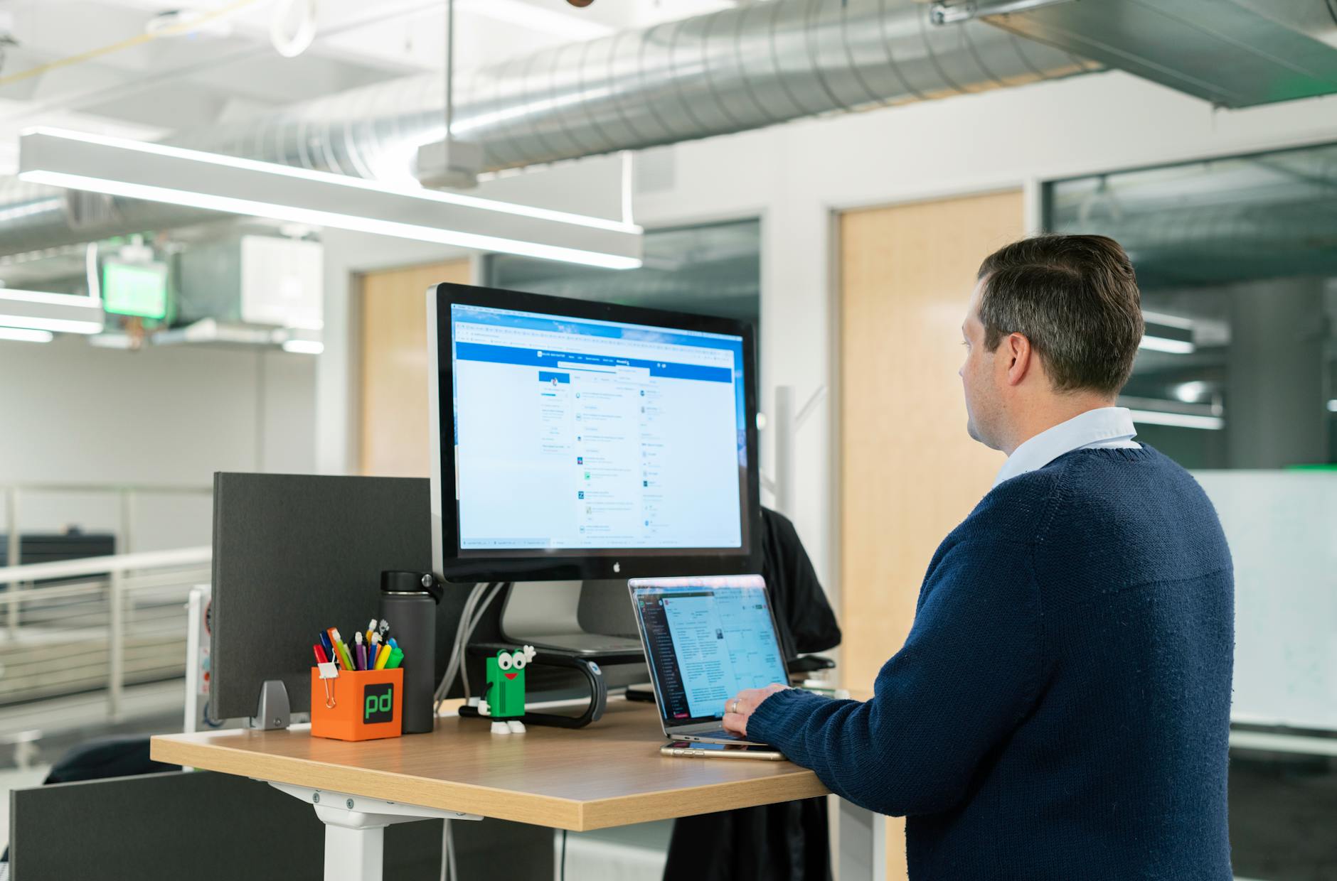 How to Extract LinkedIn Contacts in Seconds with AI—Say Goodbye to Manual Work